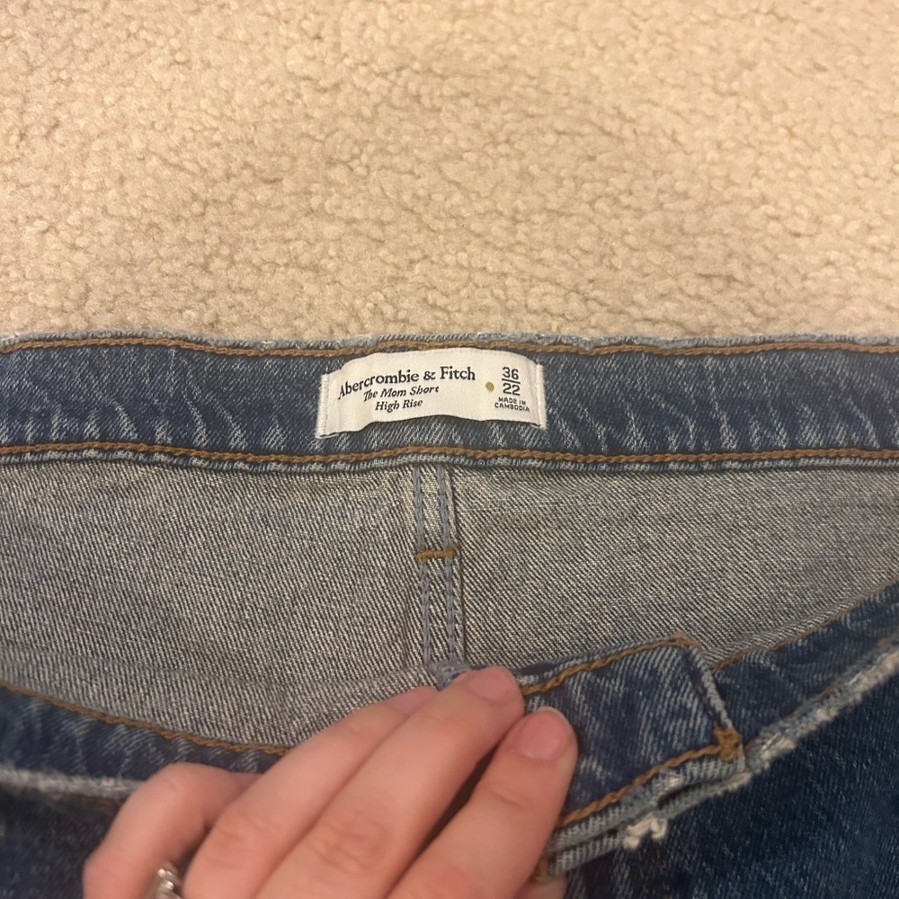 NWT Abercrombie & Fitch Mom Short High Rise - Picture 3 of 5